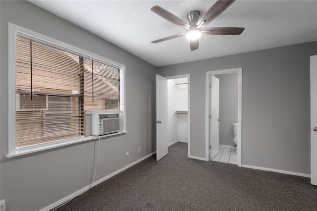 700 Gray Street 2, Huntsville, TX 77320