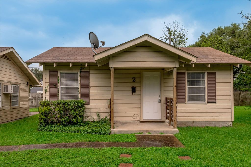 700 Gray Street 2, Huntsville, TX 77320