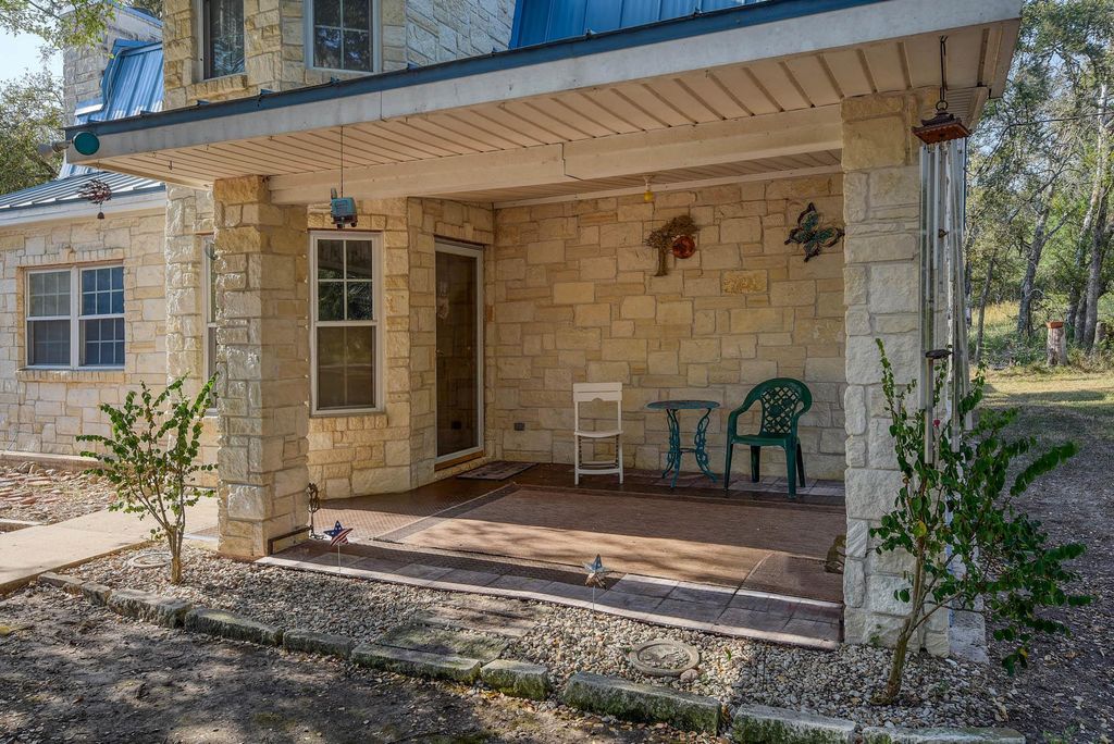 165 Thousand Oaks DR, Cedar Creek, TX 78612