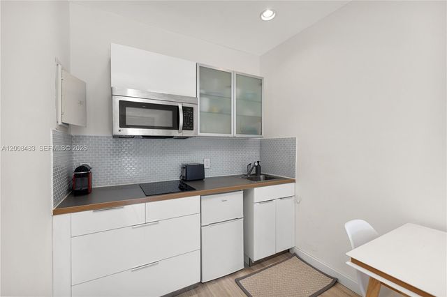 2445 Lake Pancoast Dr M, Miami Beach, FL 33140