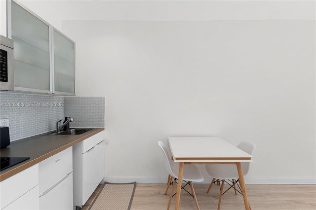 2445 Lake Pancoast Dr M, Miami Beach, FL 33140