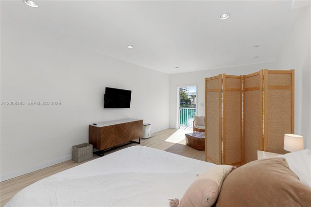 2445 Lake Pancoast Dr M, Miami Beach, FL 33140