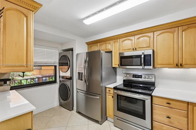 400 Commodore Dr 206, Plantation, FL 33325