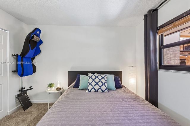 400 Commodore Dr 206, Plantation, FL 33325