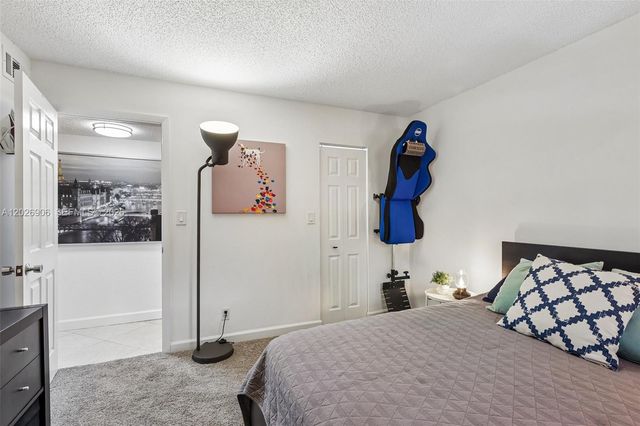 400 Commodore Dr 206, Plantation, FL 33325