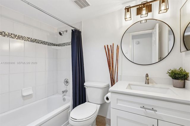400 Commodore Dr 206, Plantation, FL 33325