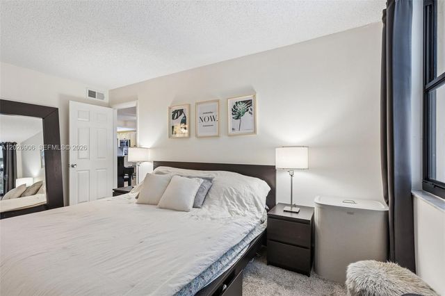 400 Commodore Dr 206, Plantation, FL 33325