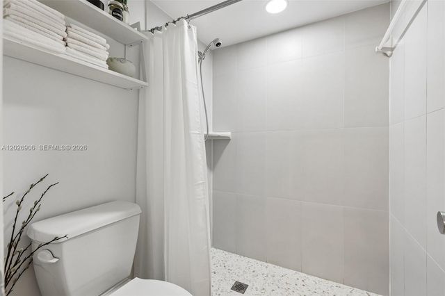 400 Commodore Dr 206, Plantation, FL 33325