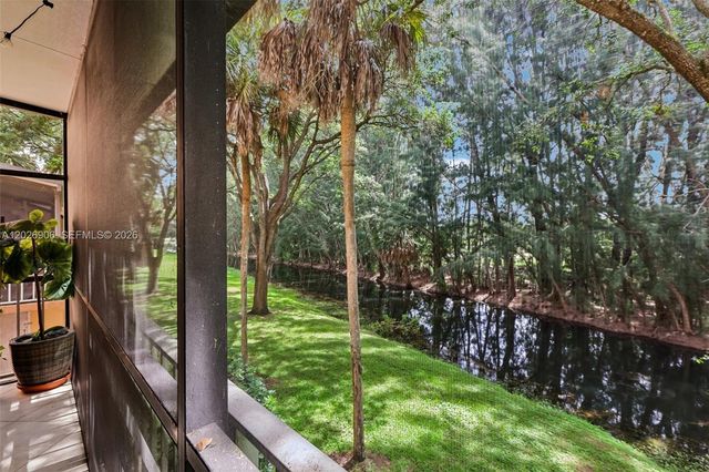 400 Commodore Dr 206, Plantation, FL 33325