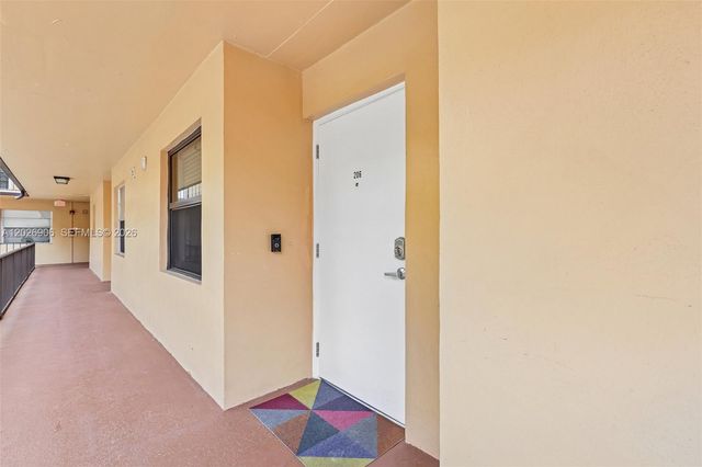 400 Commodore Dr 206, Plantation, FL 33325