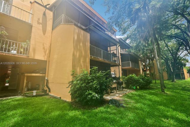 400 Commodore Dr 206, Plantation, FL 33325