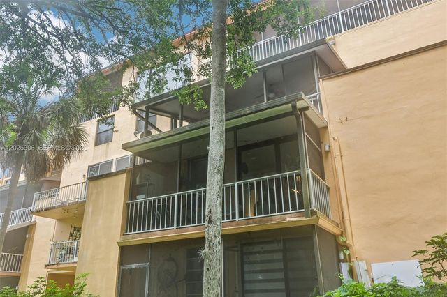 400 Commodore Dr 206, Plantation, FL 33325