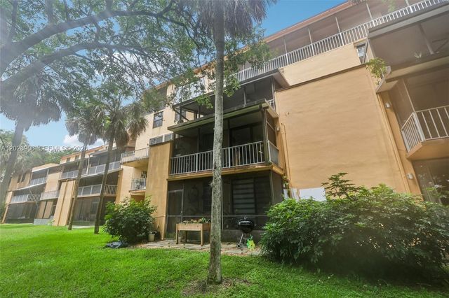 400 Commodore Dr 206, Plantation, FL 33325