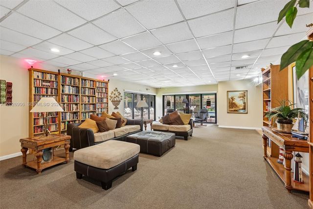 400 Commodore Dr 206, Plantation, FL 33325