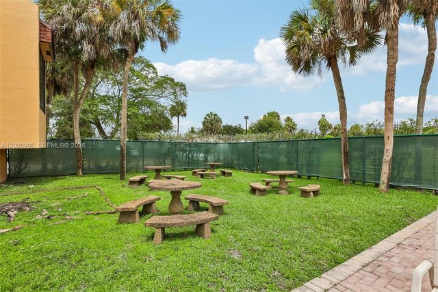 400 Commodore Dr 206, Plantation, FL 33325