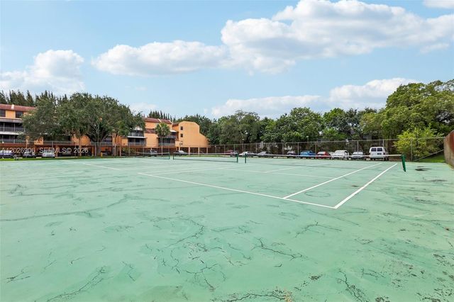 400 Commodore Dr 206, Plantation, FL 33325