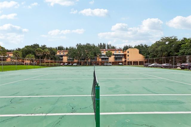 400 Commodore Dr 206, Plantation, FL 33325