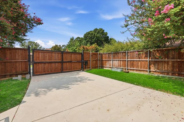 1100 Yorkshire Drive, Carrollton, TX 75007