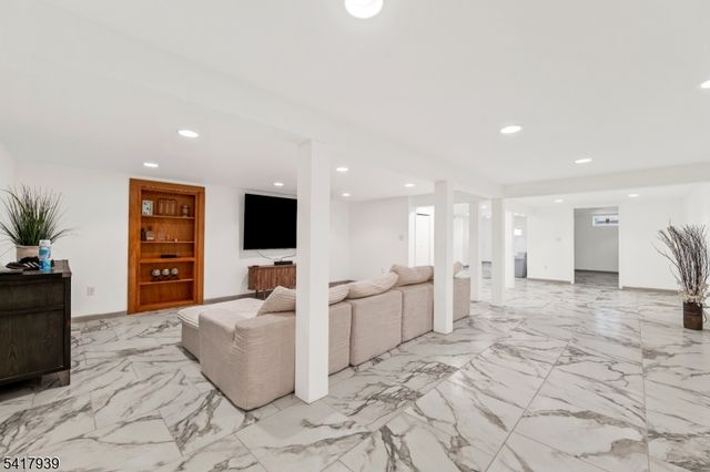 304 River Rd, East Hanover Twp., NJ 07936