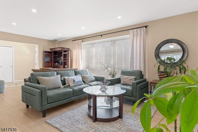 304 River Rd, East Hanover Twp., NJ 07936