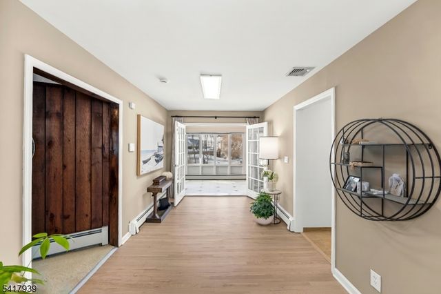 304 River Rd, East Hanover Twp., NJ 07936