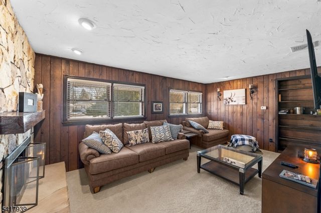 304 River Rd, East Hanover Twp., NJ 07936