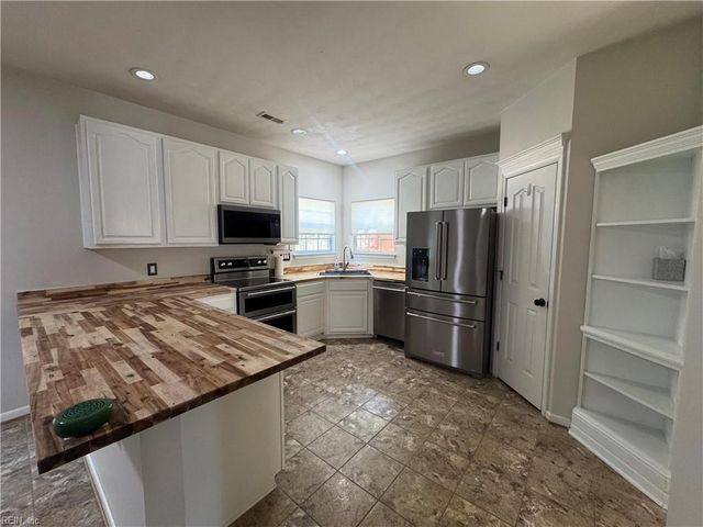 109 Bishops CT, Chesapeake, VA 23323
