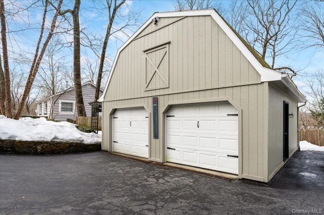 84 Hemlock Road, South Salem, NY 10590