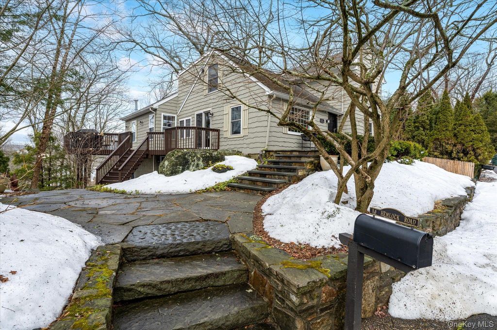 84 Hemlock Road, South Salem, NY 10590