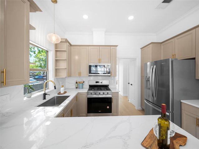 5209 Evans Ave A, Austin, TX 78751