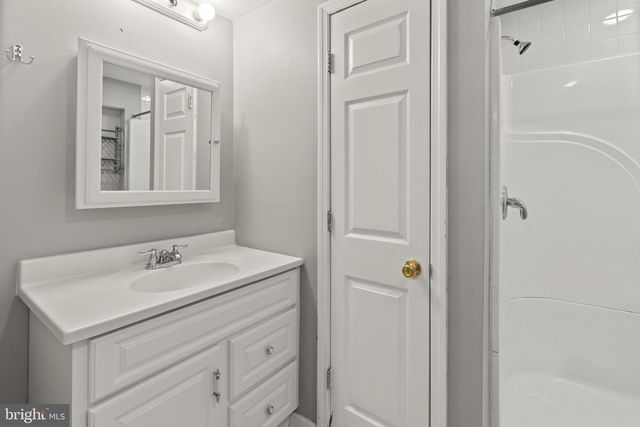 5030 FINSBURY RD, Rosedale, MD 21237