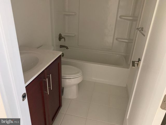 16 MANCHESTER DR, Hatboro, PA 19040