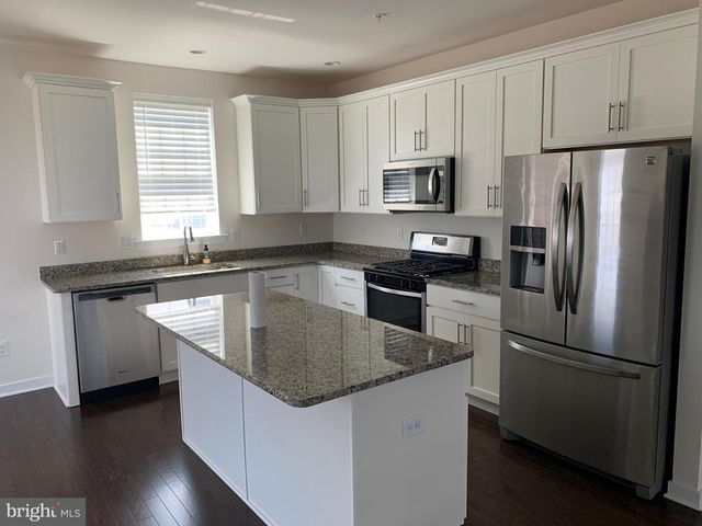16 MANCHESTER DR, Hatboro, PA 19040