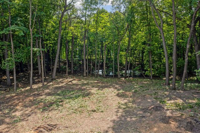 601 Fox Hill Drive, Chanhassen, MN 55317