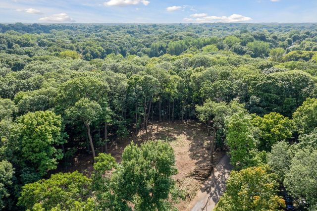 601 Fox Hill Drive, Chanhassen, MN 55317