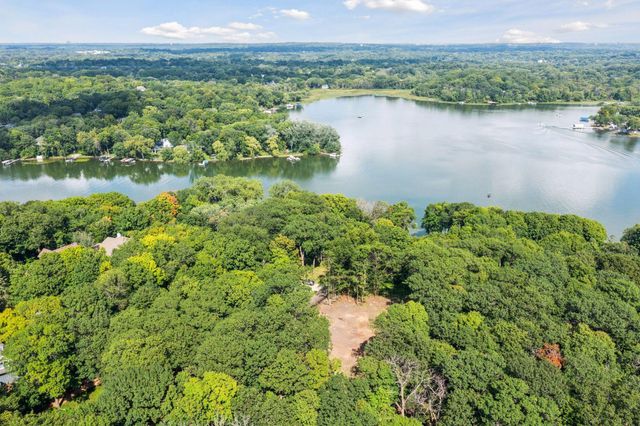 601 Fox Hill Drive, Chanhassen, MN 55317