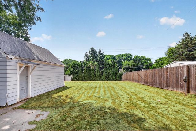 8925 W Cleveland AVENUE, West Allis, WI 53227