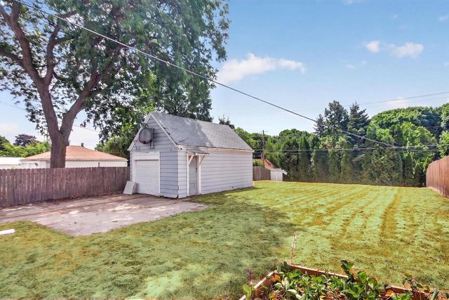 8925 W Cleveland AVENUE, West Allis, WI 53227
