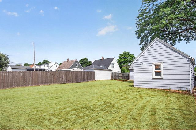 8925 W Cleveland AVENUE, West Allis, WI 53227