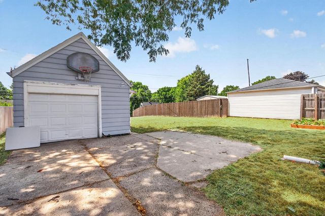 8925 W Cleveland AVENUE, West Allis, WI 53227