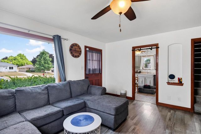 8925 W Cleveland AVENUE, West Allis, WI 53227