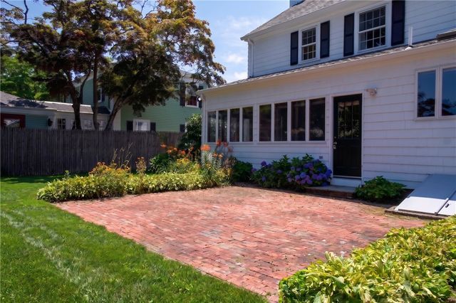 20 Drowne Parkway, East Providence, RI 02916