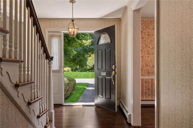 20 Drowne Parkway, East Providence, RI 02916