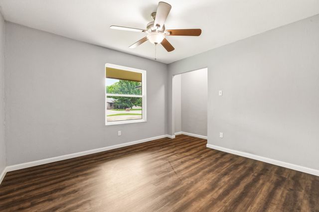 5736 Judie Court, Haltom City, TX 76148