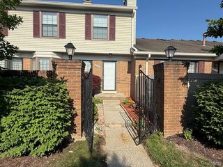 38926 Country Circle, Farmington Hills, MI 48331