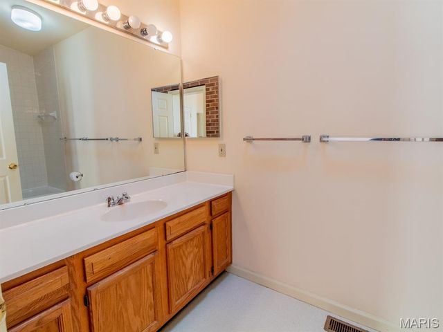 2402 S 10th Street, St Louis, MO 63104