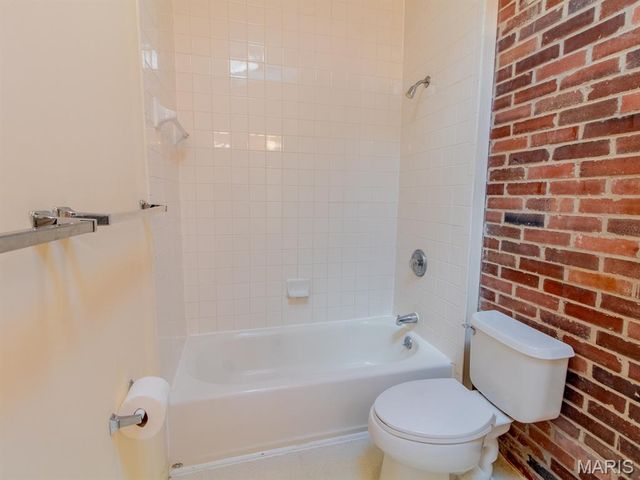 2402 S 10th Street, St Louis, MO 63104