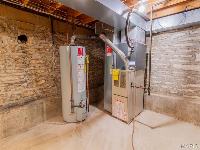 2402 S 10th Street, St Louis, MO 63104