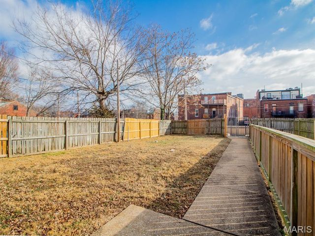 2402 S 10th Street, St Louis, MO 63104