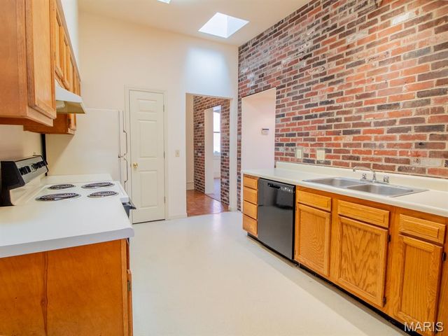 2402 S 10th Street, St Louis, MO 63104